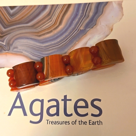 Banded Agate  & Carnelian Bead Elasticized Bracelet - Picture 3 of 12